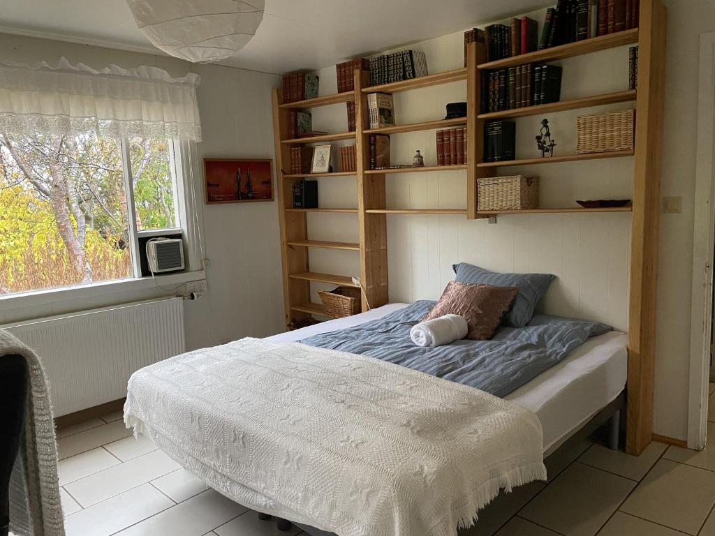 Postel nebo postele na pokoji v ubytování Kaldbaks-kot cottages