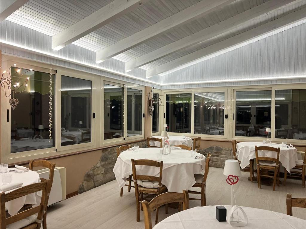 Restaurace v ubytování VIVERONE LAKE ROOMS