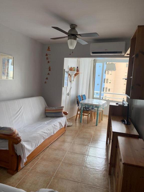 A bed or beds in a room at SERVICE APART LAZARO - Aguamarina 1 dormitorio