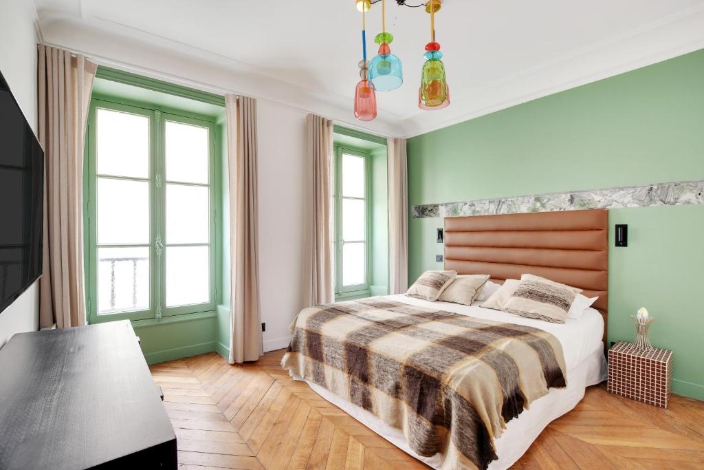 Posteľ alebo postele v izbe v ubytovaní Parisian Luxury & Charm - St Germain