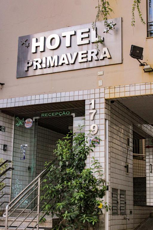 ベチンにあるHotel Primavera Betimのホテルの薬局の正面にある看板