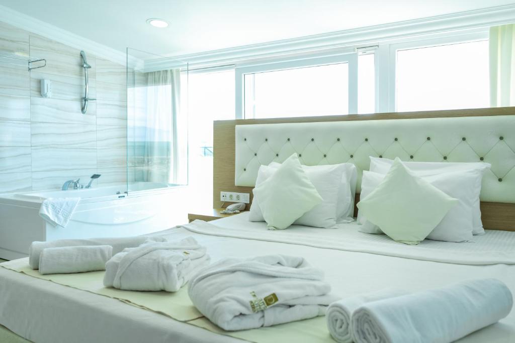 Postel nebo postele na pokoji v ubytování Dragut Point North Hotel - All Inclusive