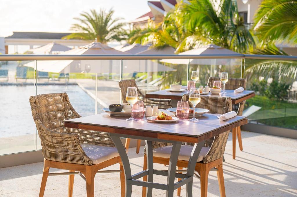 Royalton CHIC Antigua, An Autograph Collection All-Inclusive Resort - Adults Onlyの敷地内または近くにあるプール