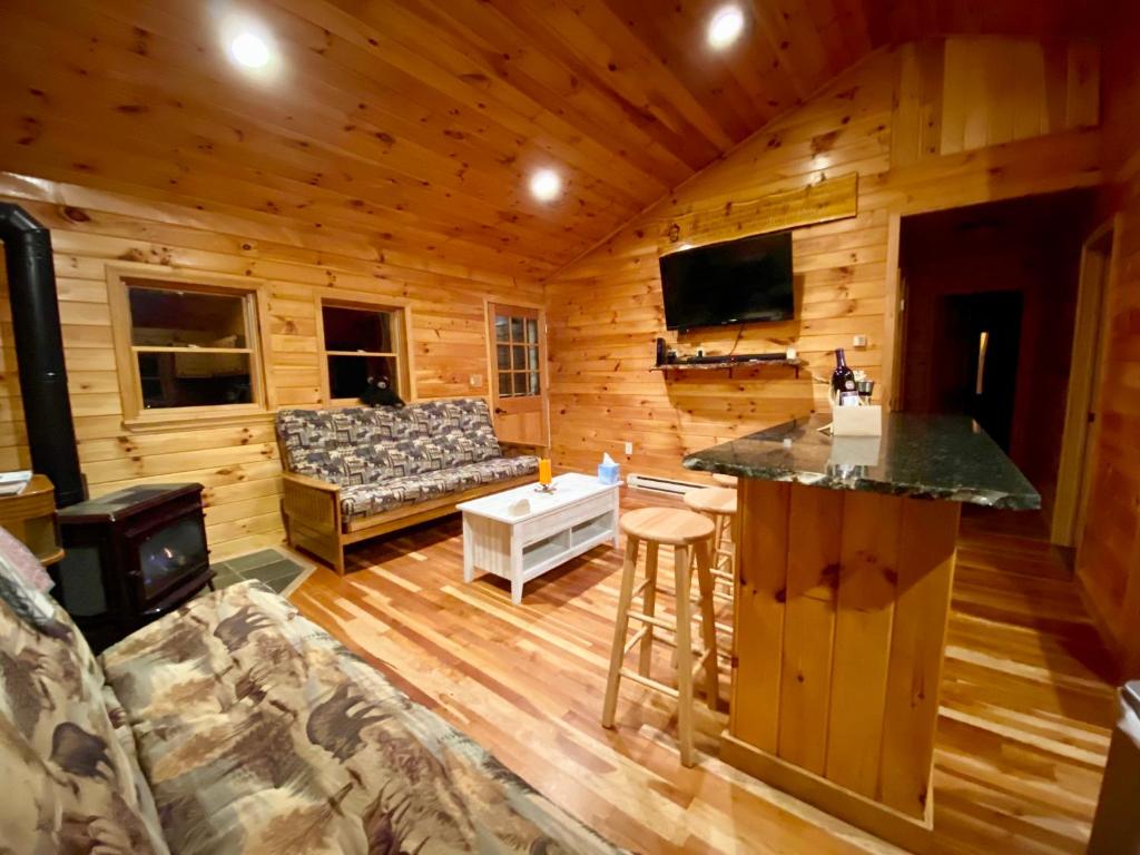 Little Wolf Pond Big Cottage, Tupper Lake (מחירים מעודכנים לשנת 2024)