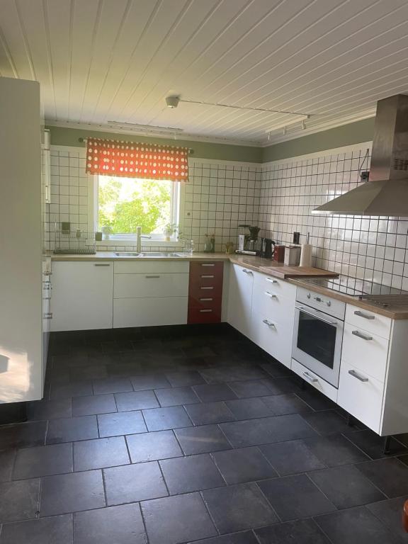 Kuchyň nebo kuchyňský kout v ubytování Gårdsflygel i Järsberg