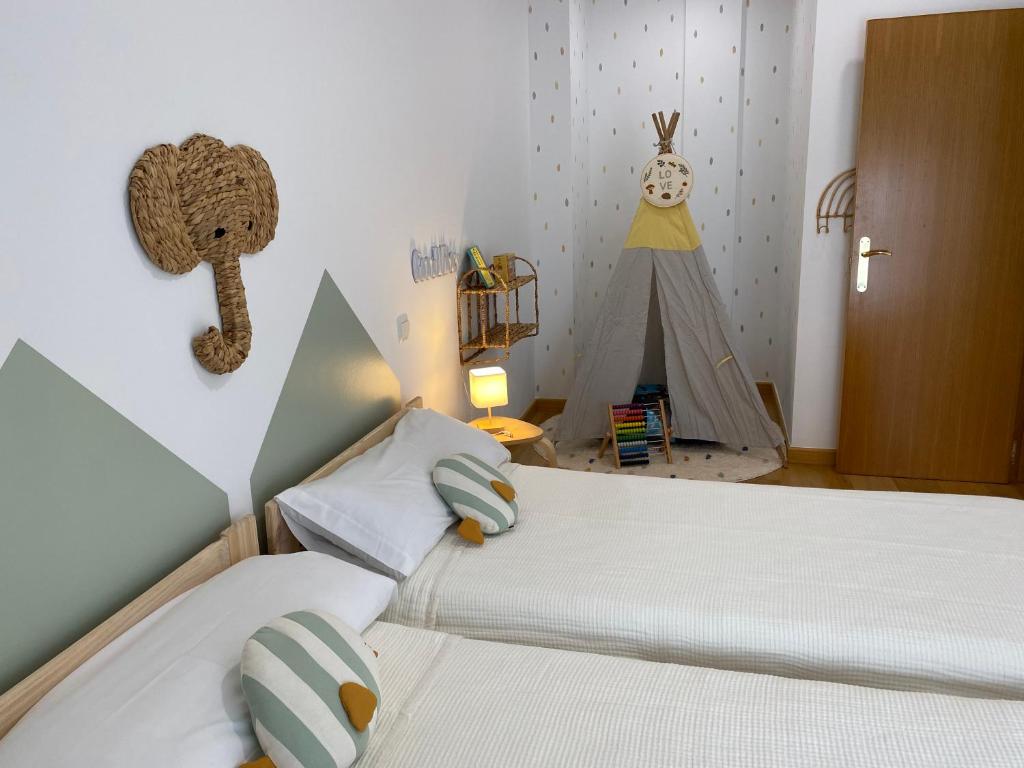 Ένα ή περισσότερα κρεβάτια σε δωμάτιο στο Casa Noor