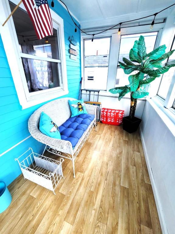 a room with a blue room with a blue couch at Sea & Sun Cottage #1 in Hampton