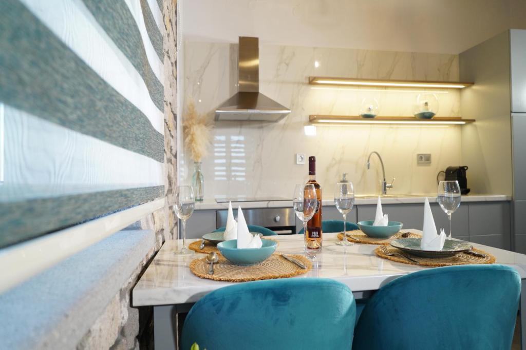 Kuchnia lub aneks kuchenny w obiekcie Lithoessa Luxury Apartments