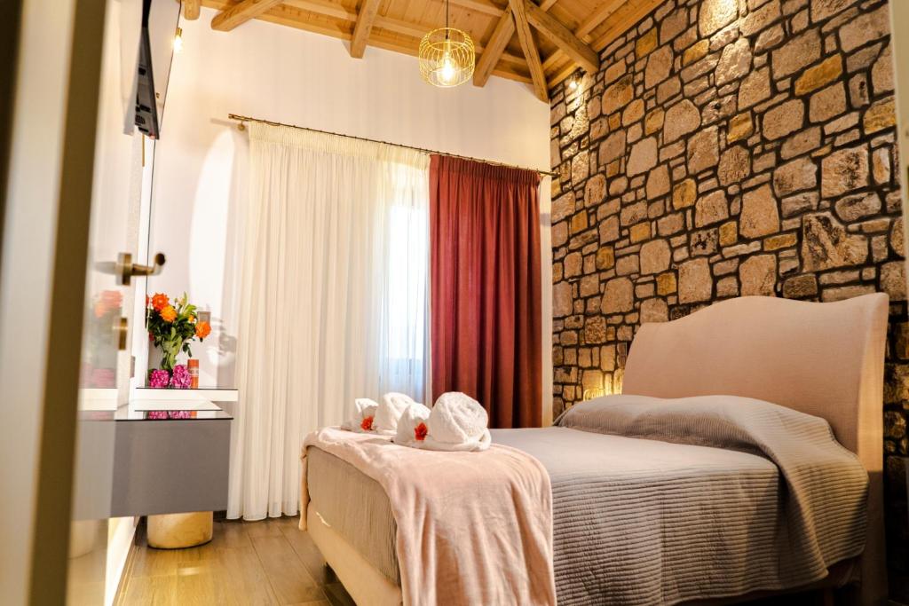 Łóżko lub łóżka w pokoju w obiekcie Lithoessa Luxury Apartments