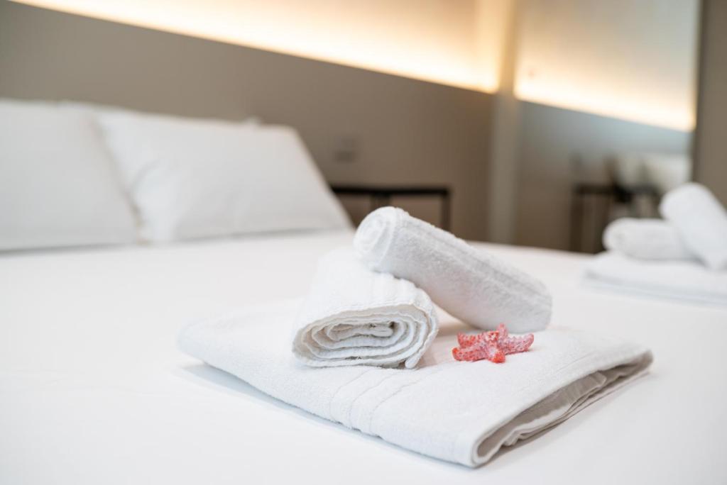 SAVANTO - Chambre Lit Queen-Size Avec Baignoire Spa