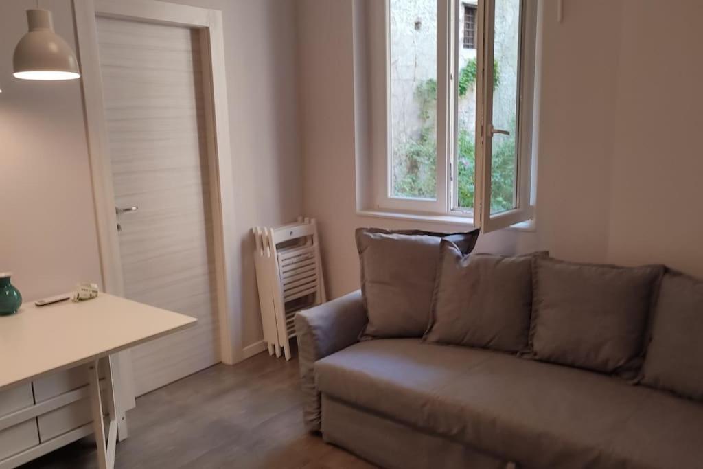 109C Mezzocannone Charming flat