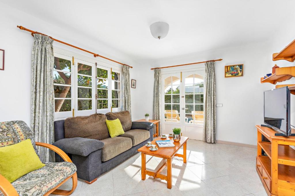 Część wypoczynkowa w obiekcie Villa Sunflower by Villa Plus