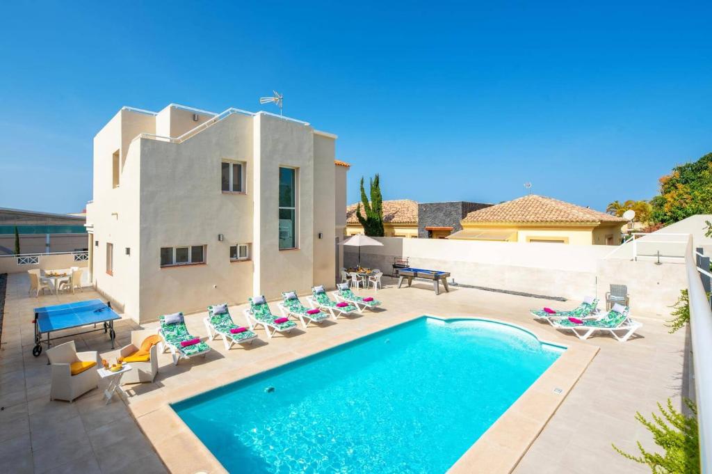 Villa Alegria by Villa Plus