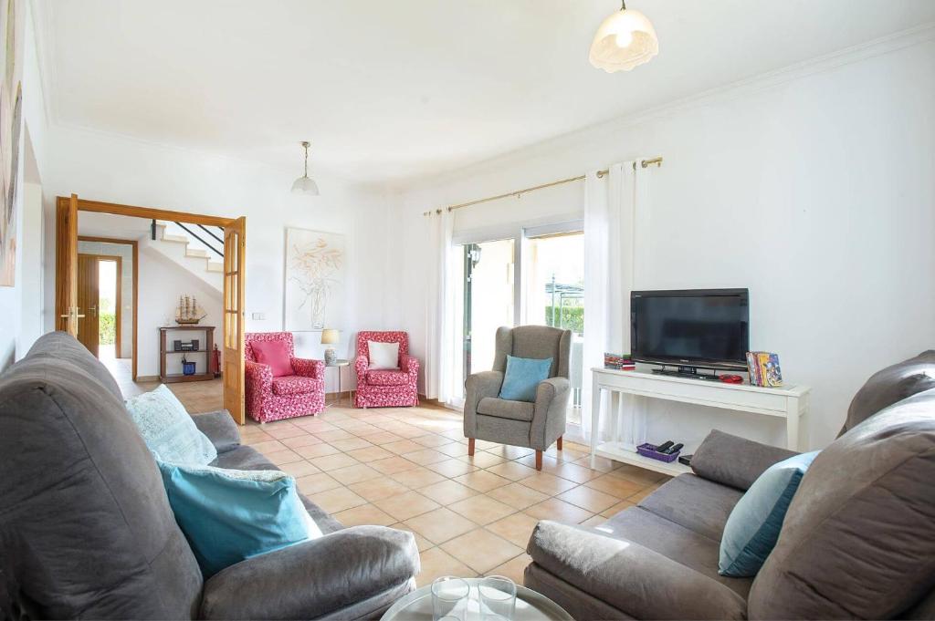 TV a/nebo společenská místnost v ubytování Villa Hort de Siller by Villa Plus