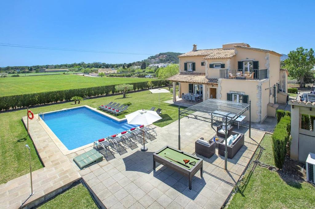 Bazén v ubytování Villa Hort de Siller by Villa Plus nebo v jeho okolí