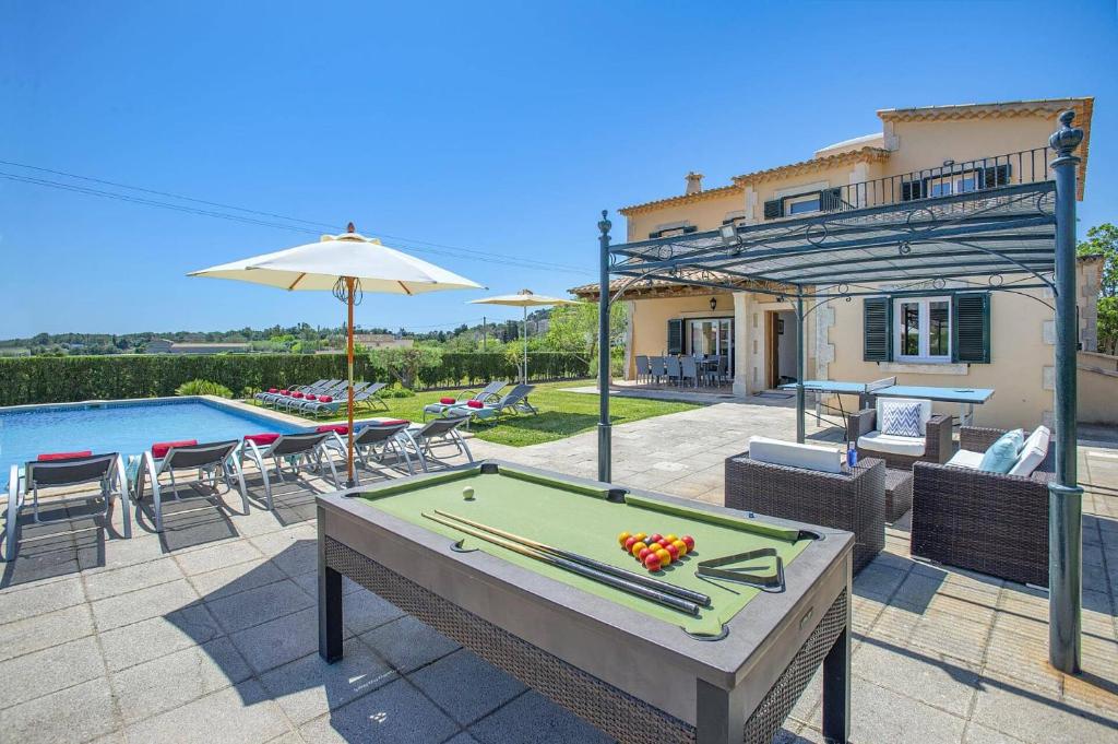 Bazén v ubytování Villa Hort de Siller by Villa Plus nebo v jeho okolí