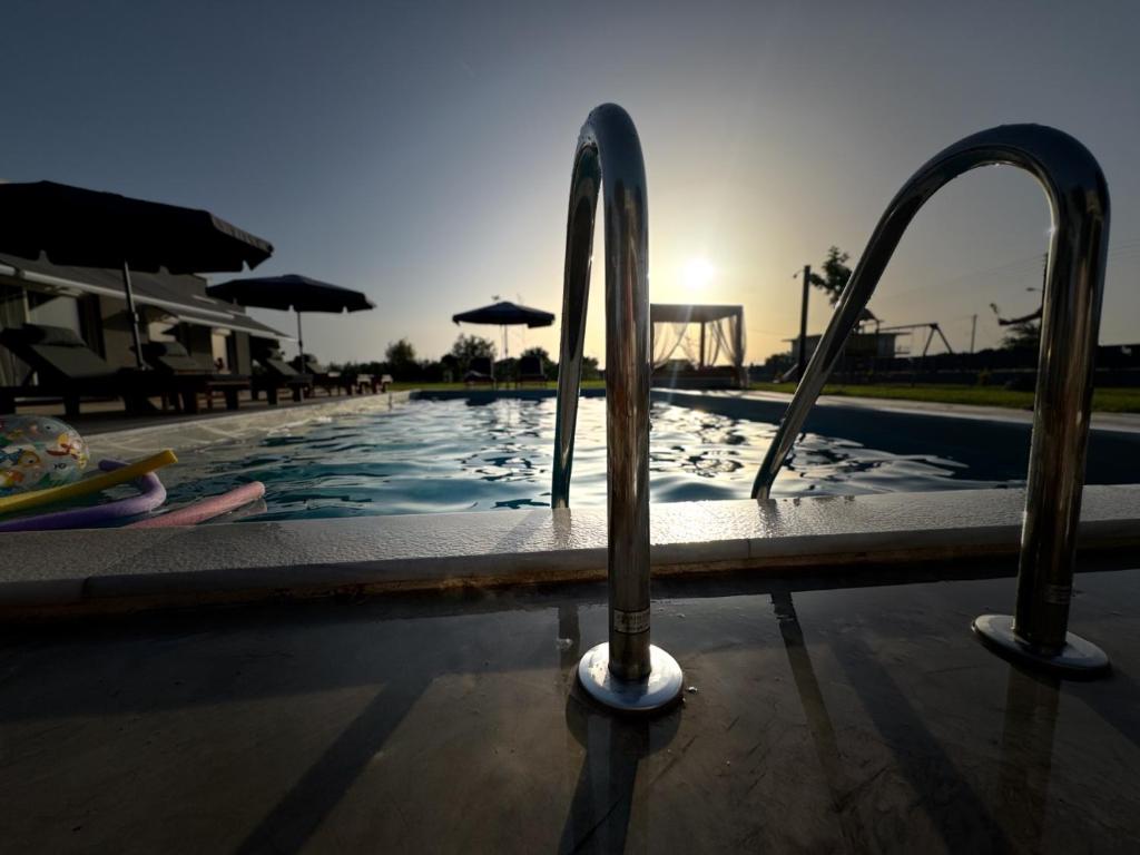 Bazén v ubytování Olympia Suites nebo v jeho okolí
