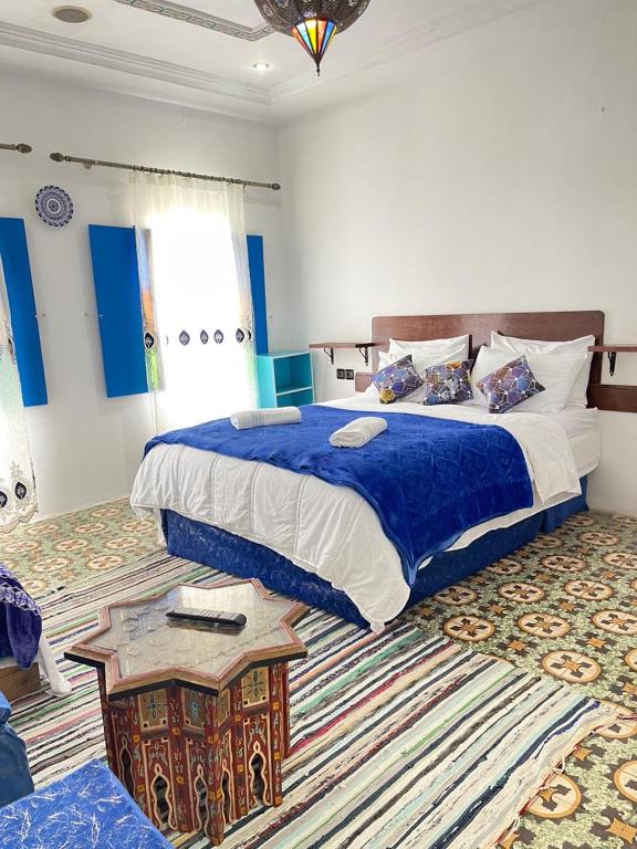 Postel nebo postele na pokoji v ubytování Riad Blue Oasis