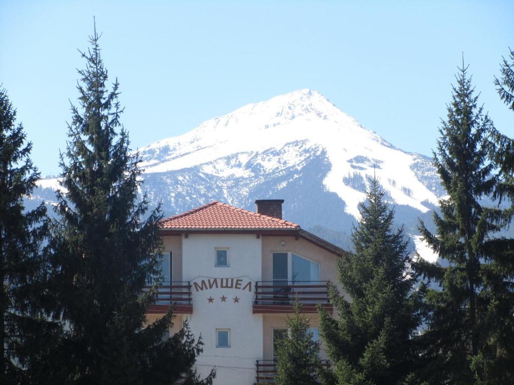 Nespecifikovaný výhled na hory nebo výhled na hory při pohledu z hotelu