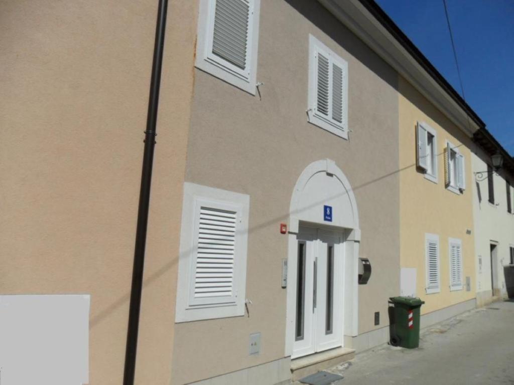 Budynek, w którym mieści się apartament