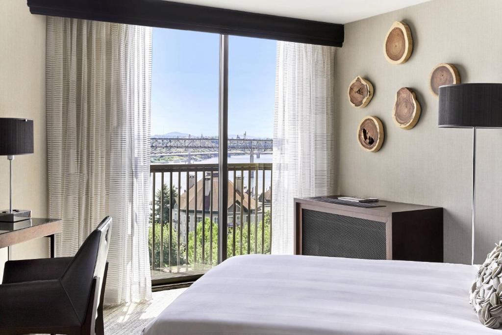 Portland Marriott Downtown Waterfront - Guest Room With Two Queen Beds And Water View