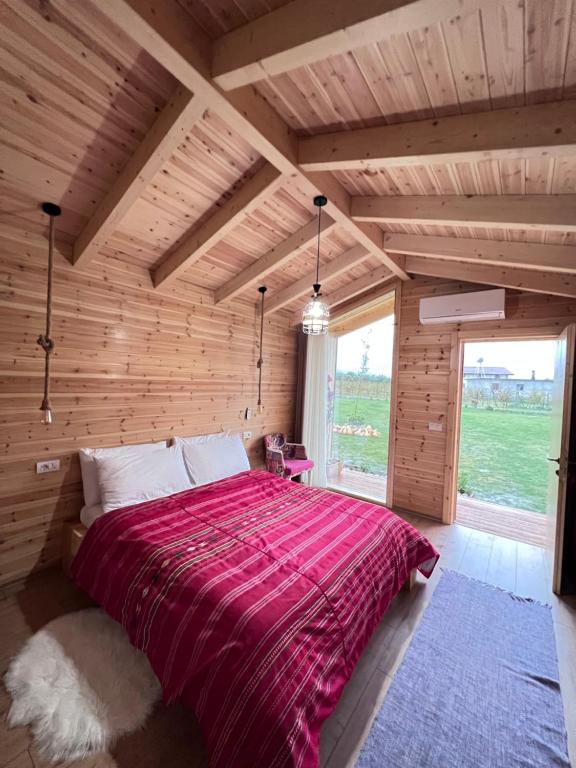 Letto o letti in una camera di Fishta Guesthouse - Mrizi i Zanave