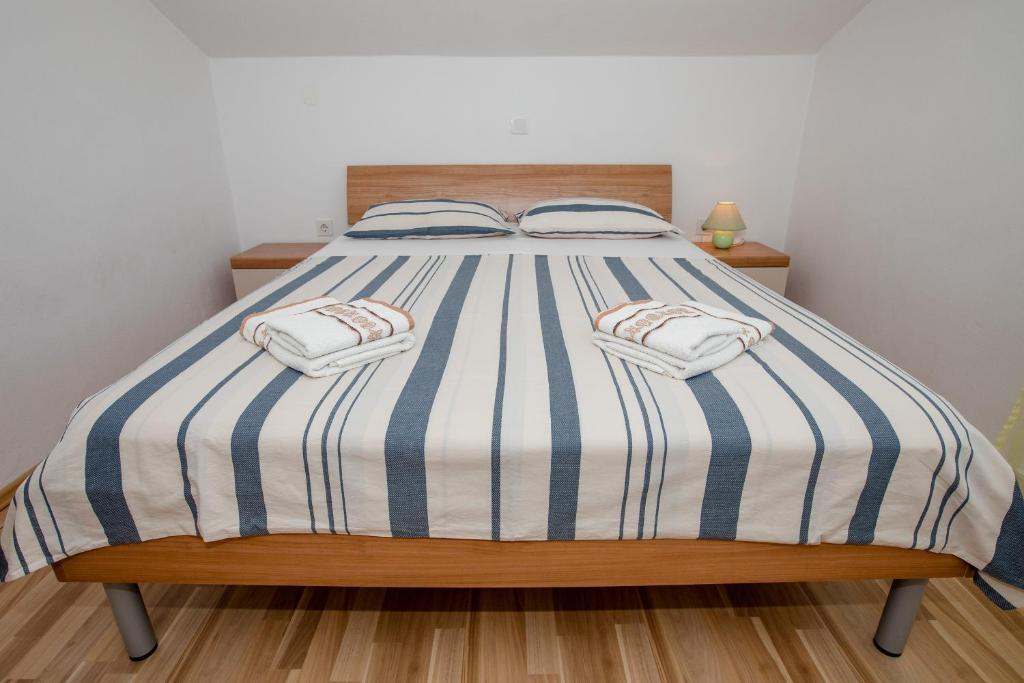 Posteľ alebo postele v izbe v ubytovaní Apartments & Room Španjol