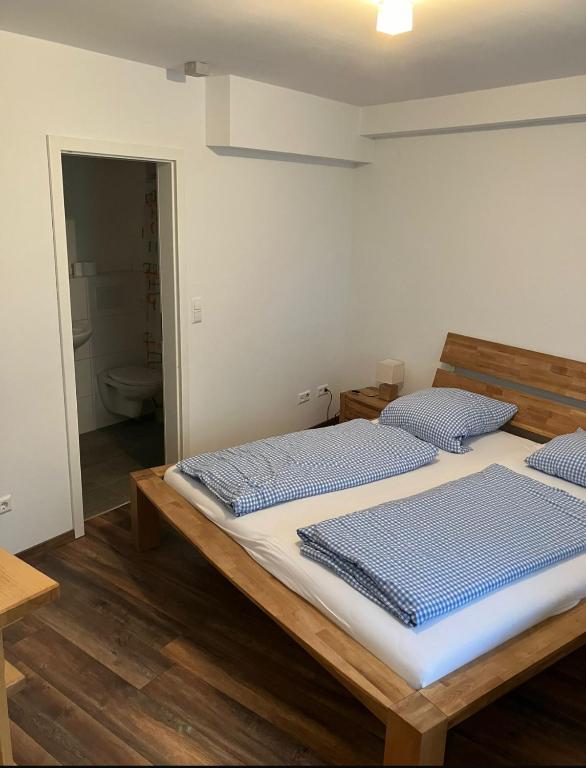 Postel nebo postele na pokoji v ubytování Ferienwohnungen Karwendelbahn
