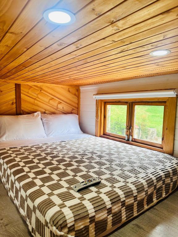 Postel nebo postele na pokoji v ubytování Riverside La Masía Ecohotel