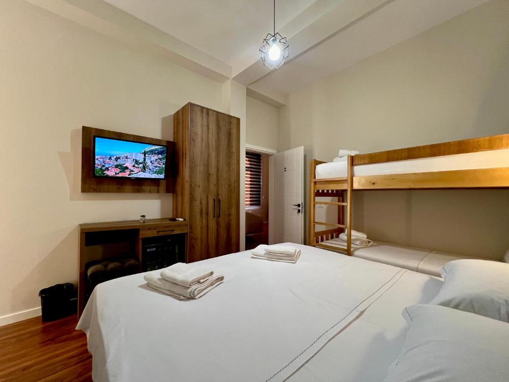 Postel nebo postele na pokoji v ubytování Elona's Rooms