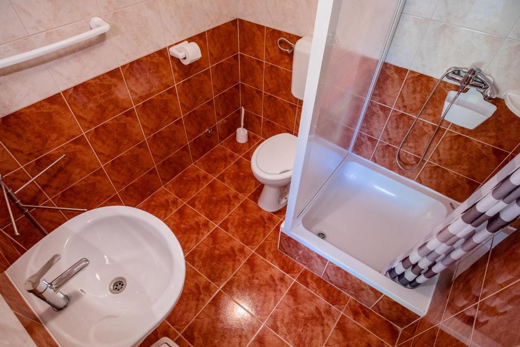 Kúpeľňa v ubytovaní Apartments & Room Španjol