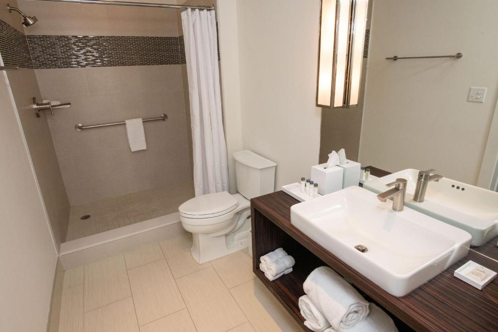 The Tremont House, Galveston, a Tribute Portfolio Hotel photo