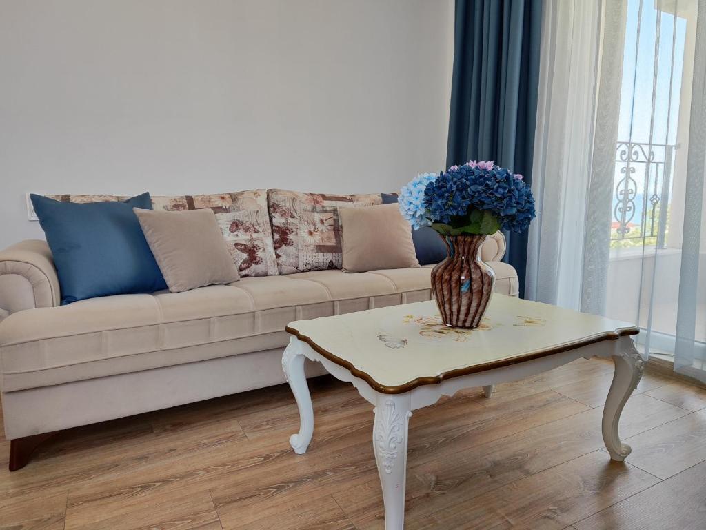 A seating area at Apartment RAYA
