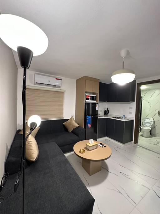Kuchyň nebo kuchyňský kout v ubytování Stylish Luxe Apartment F-R 0006