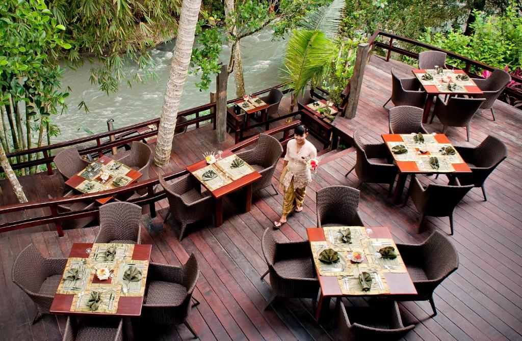 Restaurace v ubytování Fivelements Retreat Bali