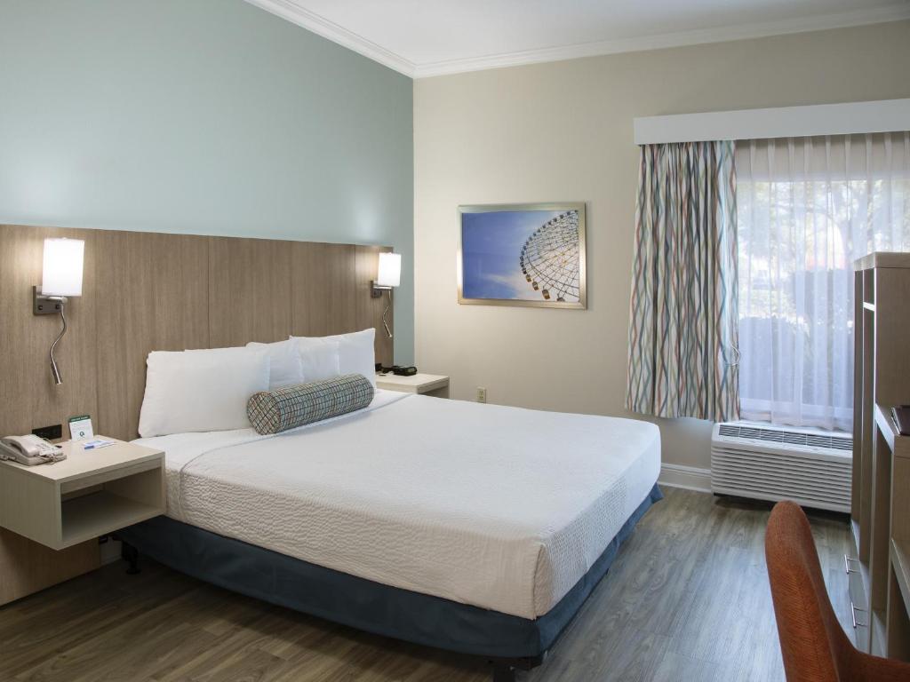 Galleria Palms Orlando - Free Theme Park Shuttles - 