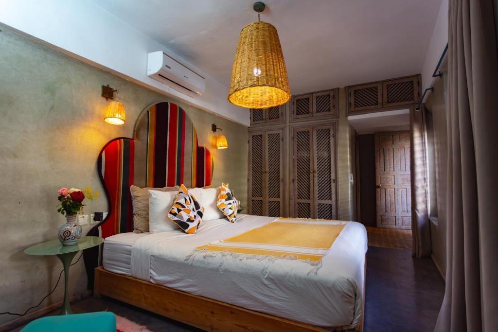Postel nebo postele na pokoji v ubytování Riad Bab Ahmar