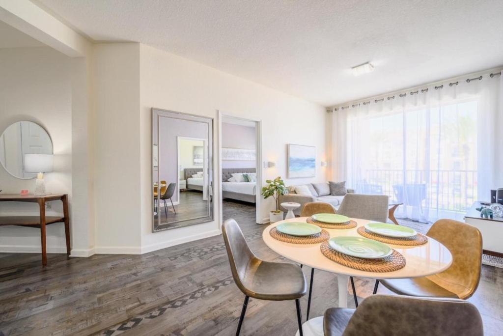 Brand New Super Cool Fountain View Condo by Main Pool ! Near Parks