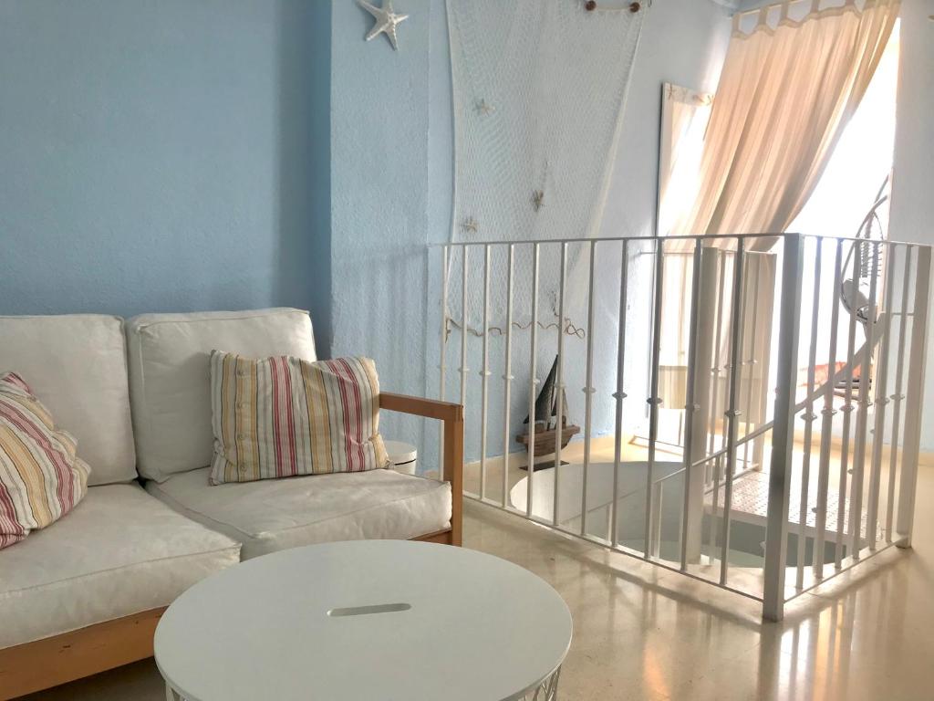 A seating area at Apartamento DUPLEX CRUZ DEL MAR