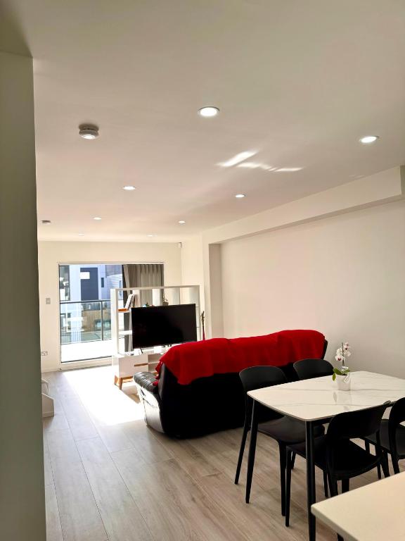 Posezení v ubytování 3BR Auckland Holiday Home near Outlet shops and Costco