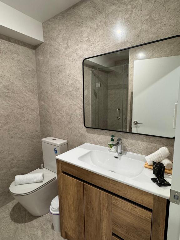Koupelna v ubytování 3BR Auckland Holiday Home near Outlet shops and Costco