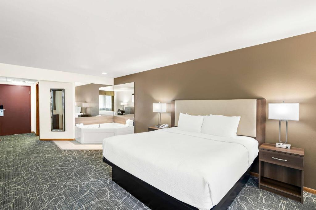Best Western West Towne Suites photo