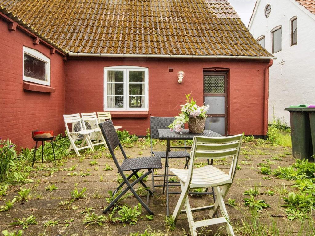 Zahrada ubytování 6 person holiday home in Bredebro