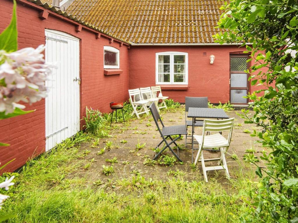Zahrada ubytování 6 person holiday home in Bredebro