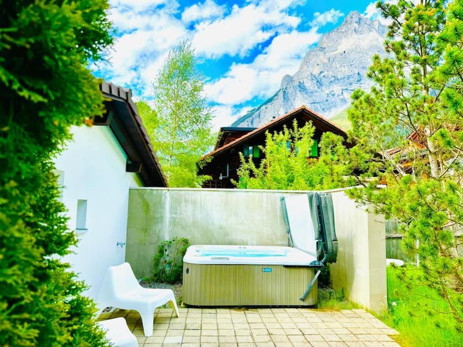 Zahrada ubytování Amazing Modern & Great equipped Jacuzzi Apartment