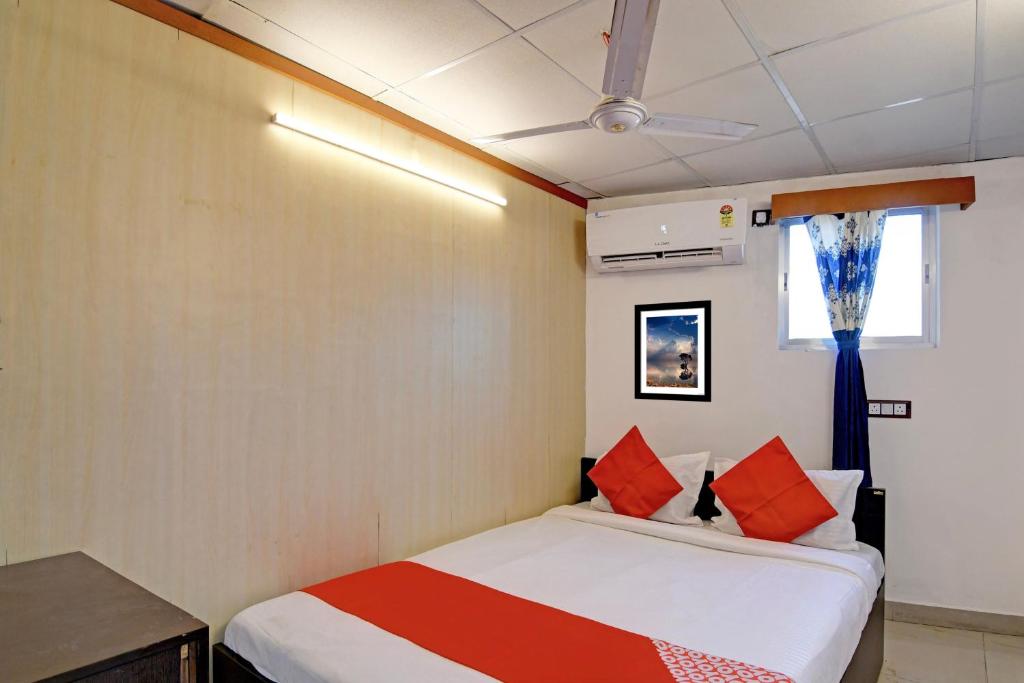 Postel nebo postele na pokoji v ubytování Hotel O Jalan Regency