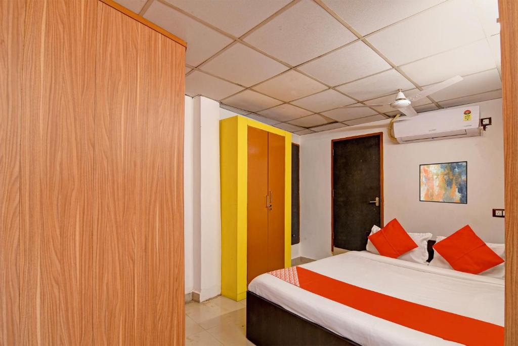 Postel nebo postele na pokoji v ubytování Hotel O Jalan Regency