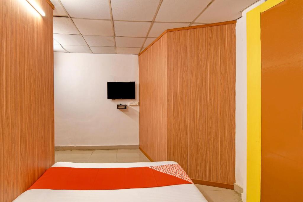 Postel nebo postele na pokoji v ubytování Hotel O Jalan Regency