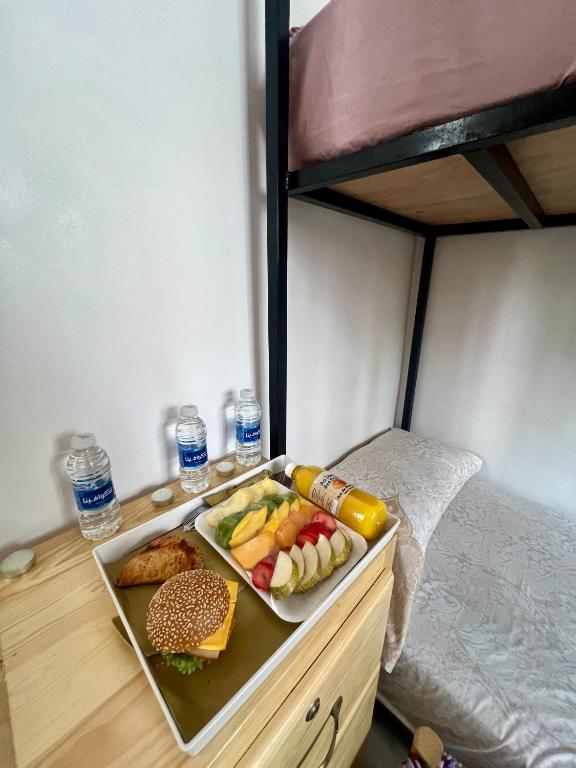 Jídlo v hostelu nebo okolí