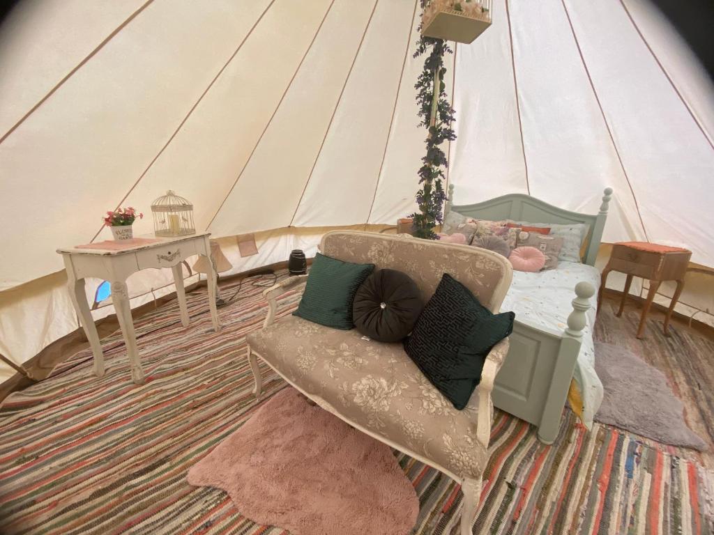 Gallery image of French Tent secret garden glamping in Newark upon Trent